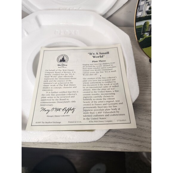 Bradford Exchange 40th Anniversary Disney Collector Plates 1995 - Picture 3 of 4